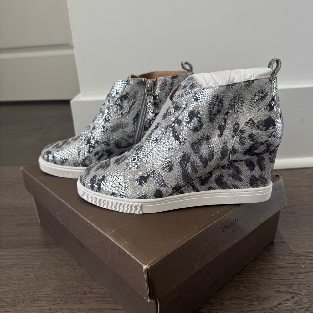 NEW Linea Paolo Snake Print Sneaker Wedge 8.5